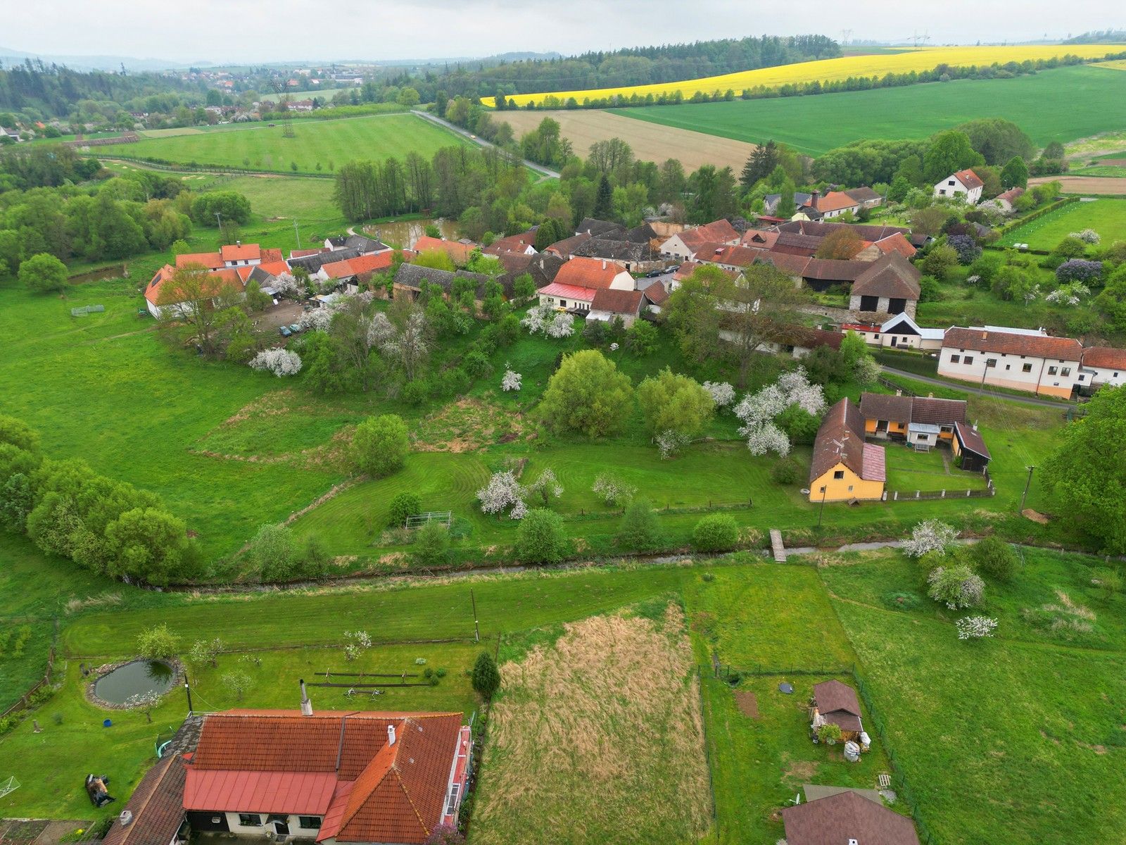 Prodej pozemek pro bydlení - Vápovice, 890 m²