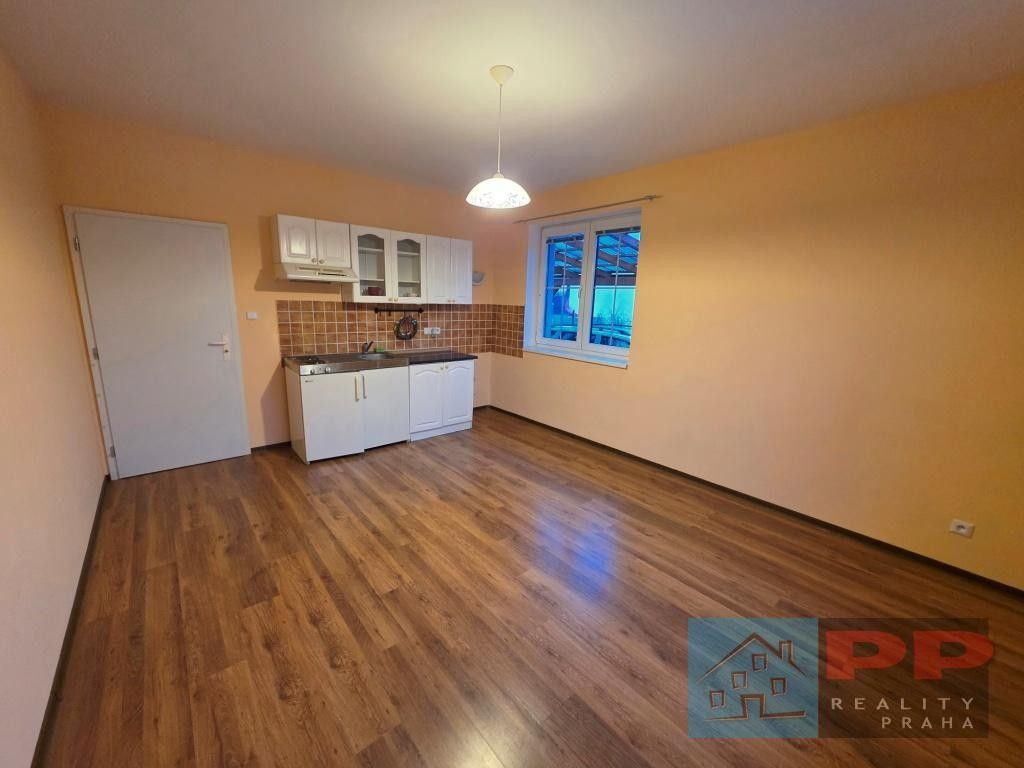 Pronájem byt 1+kk - Na Blatech, Měšice, 28 m²