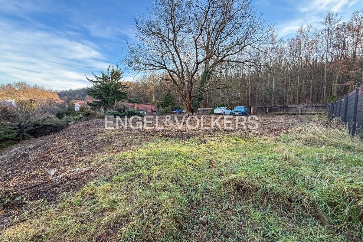 Komerční pozemky, V Šáreckém údolí, Praha