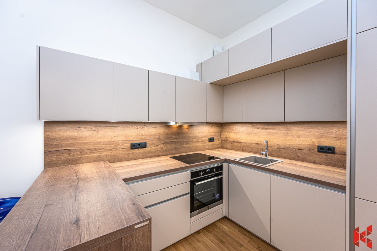 Byt 2+kk · 60 m² · Pernerova 413, Praha Karlín - 4