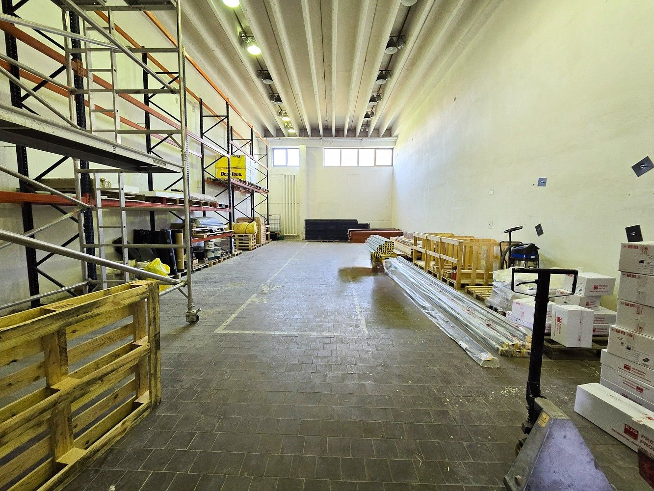 Sklady, Zlín, Zlínský kraj, 211 m² - 1