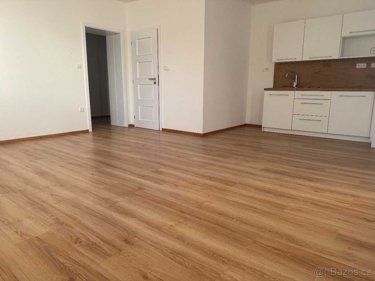 Byty, Návsí, 739 92