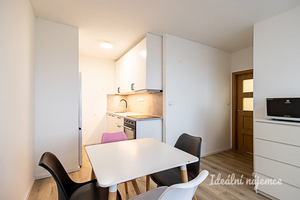 2+kk, Zelenohorská, Praha, 43 m²