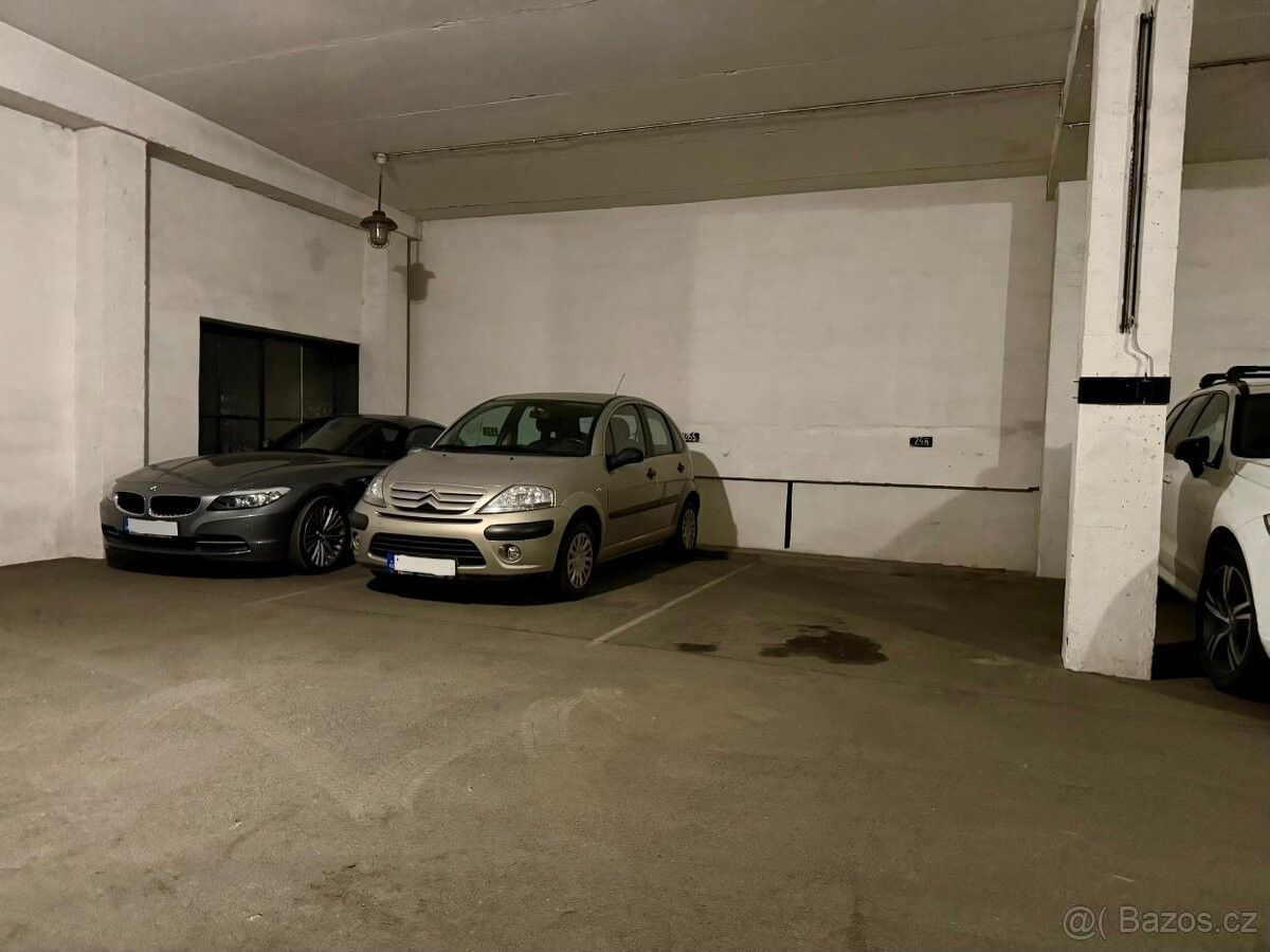 Garáže, Brno, 616 00