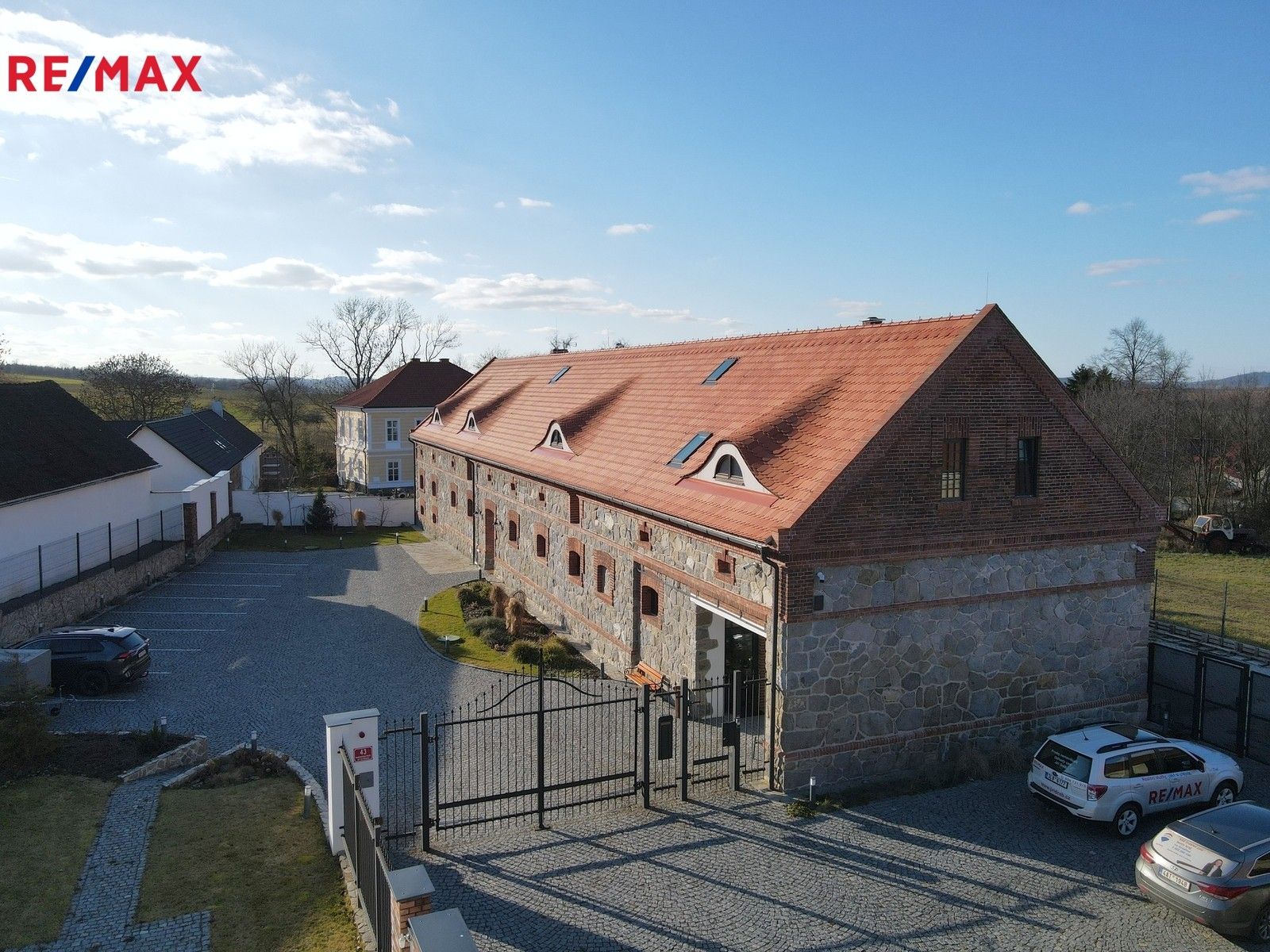 Pronájem komerční - Radošovice, Bystřice, 258 m²