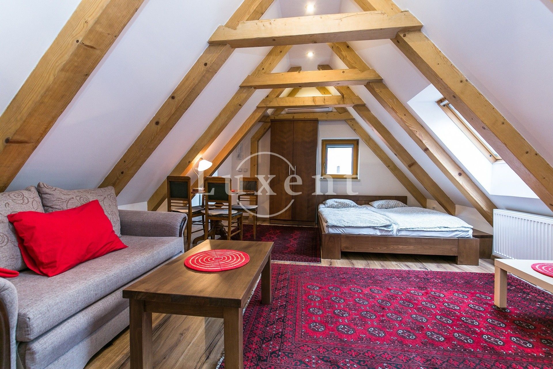 Pronájem byt 1+kk - Mostecká, Praha, 35 m²