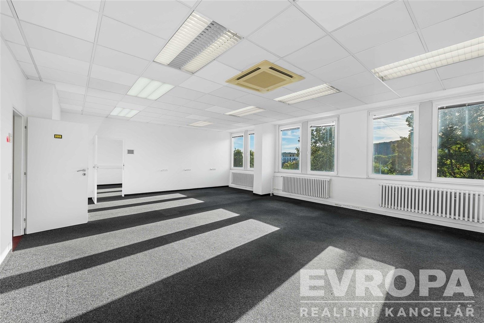 Pronájem kancelář - Modřanská  , Praha, 39 m²