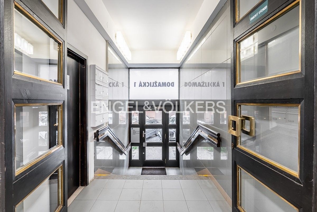 Pronájem kancelář - Domažlická, Praha, 76 m²