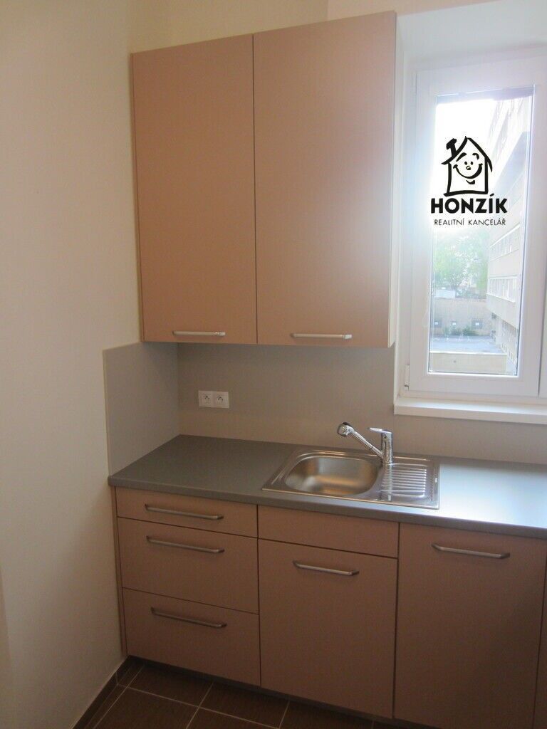 Byt 1+kk · 37 m² · Komunardů, Praha - 4
