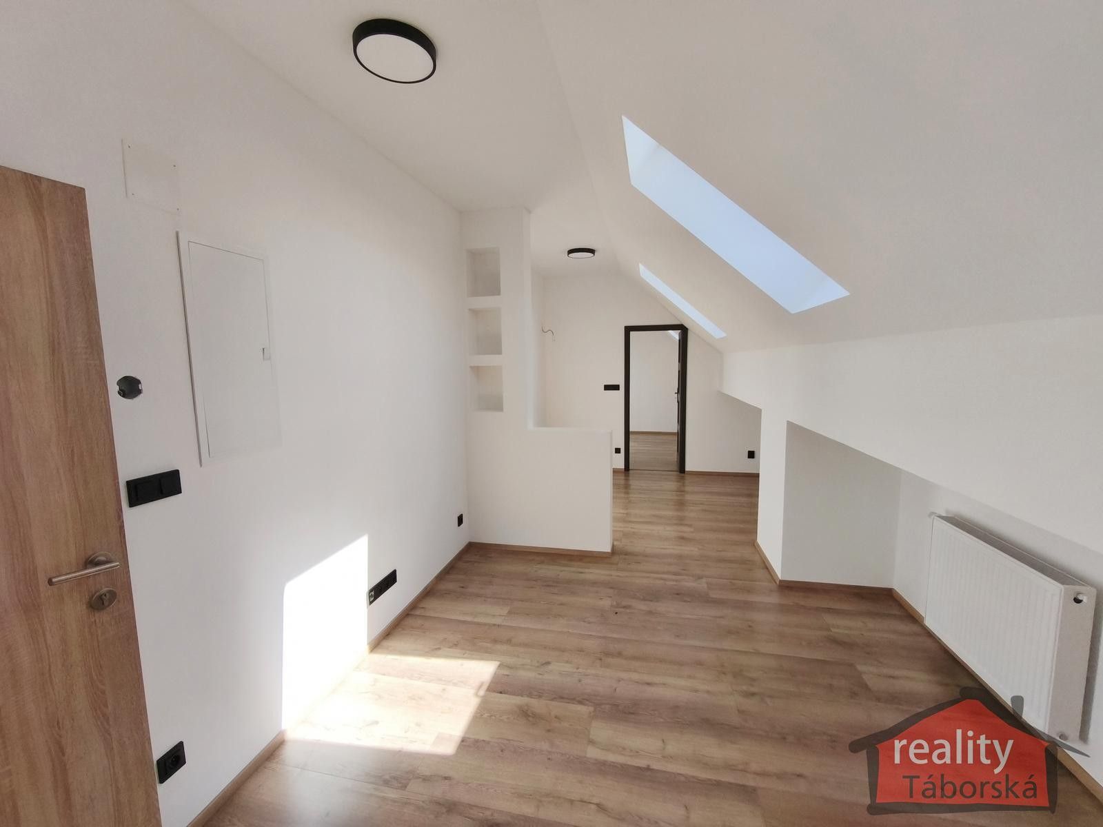 2+kk, Nupacká, Nupaky, 35 m²