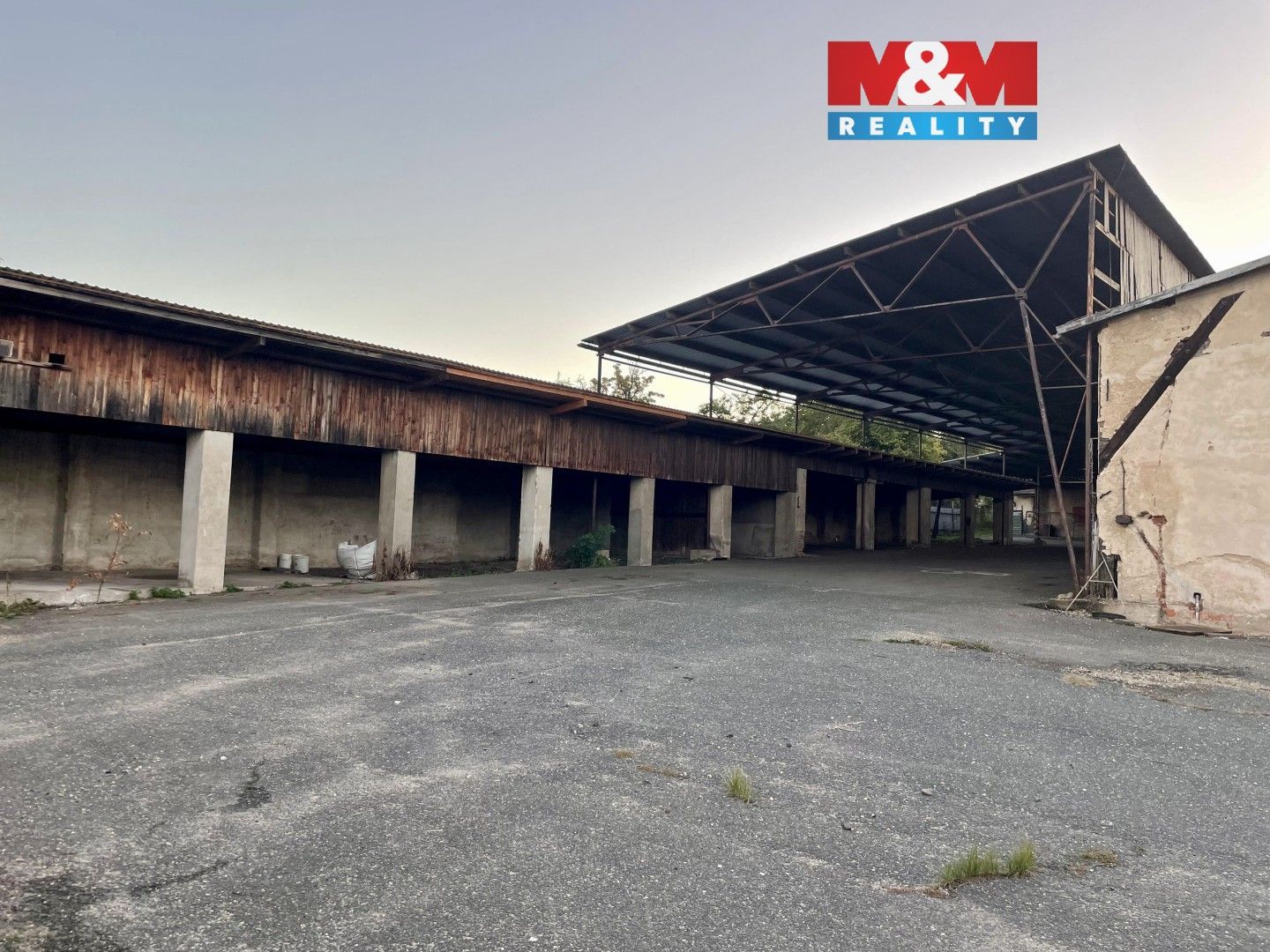 Sklady, Ráj, Golčův Jeníkov, 305 m²