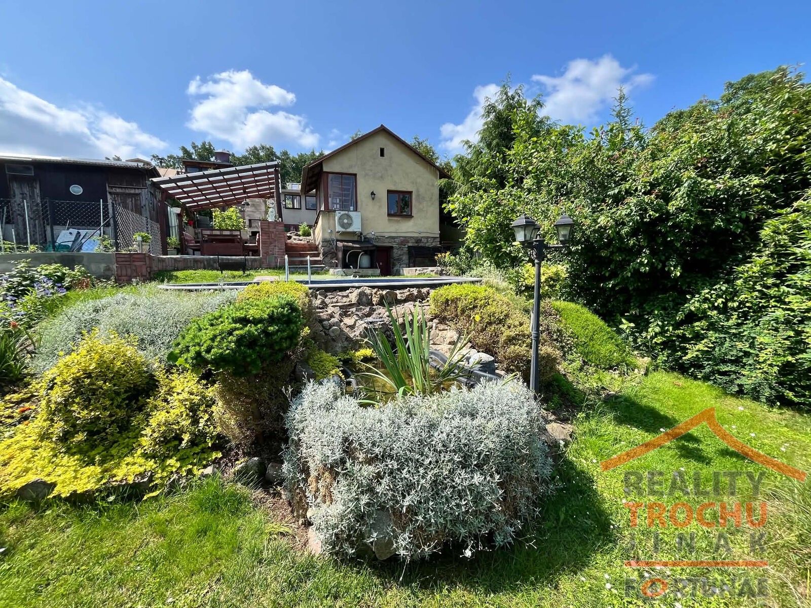 Chaty, Chvaletice, 450 m² - 2