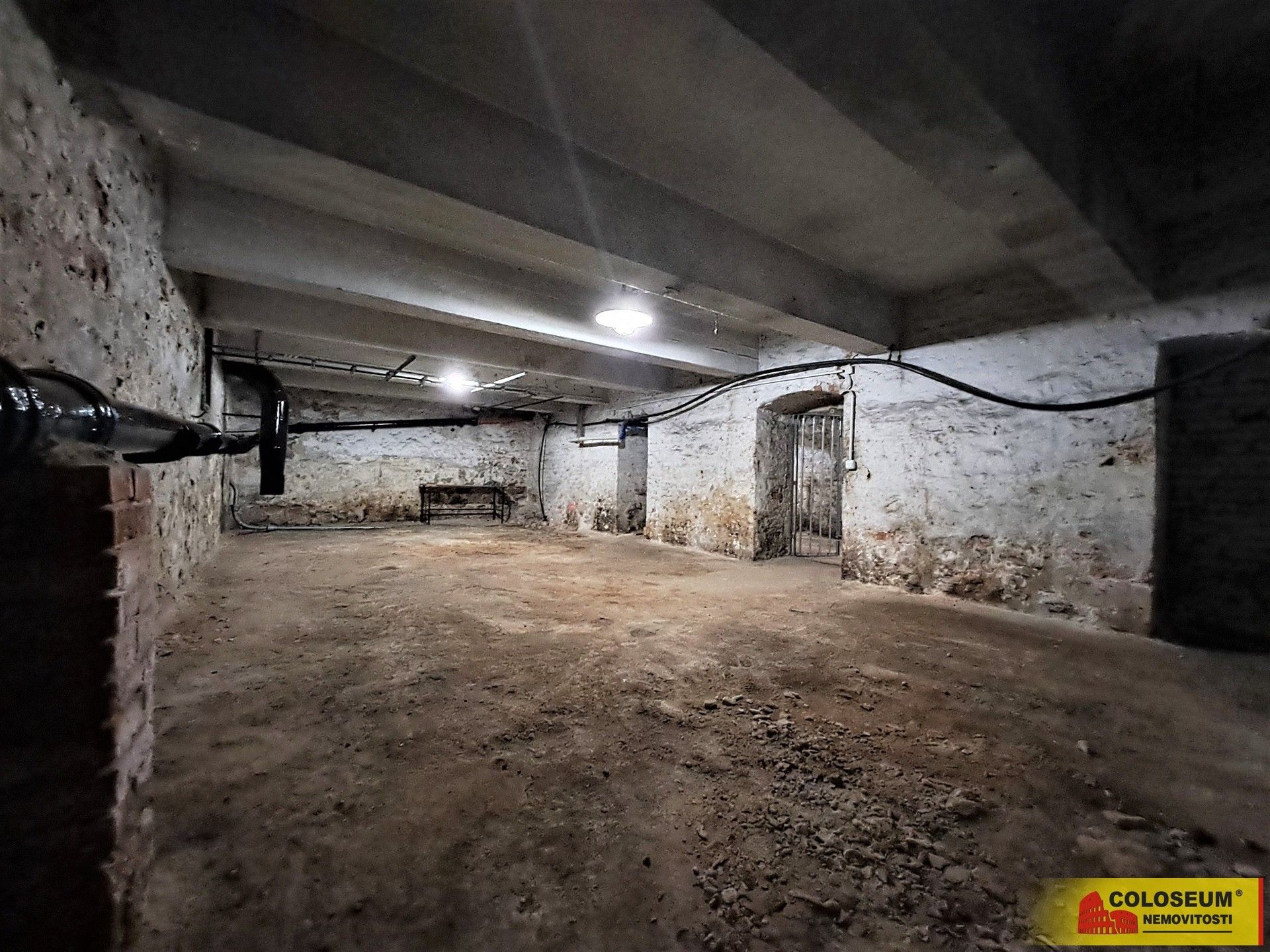 Pronájem sklad - Adamov, 162 m²