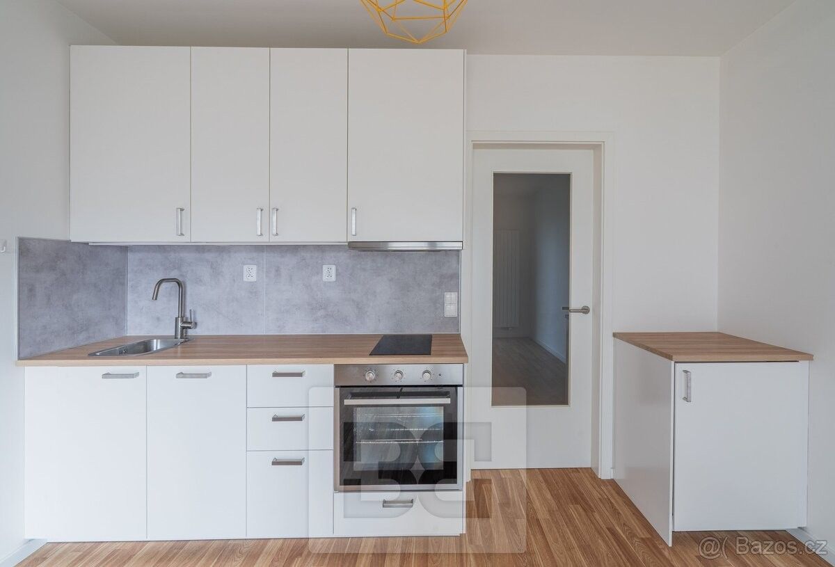 Pronájem byt - Praha, 190 00