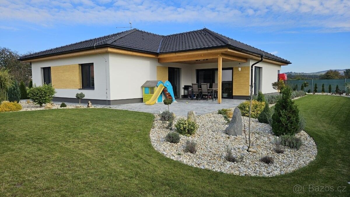 Rodinné domy, Petrov u Hodonína, 696 65