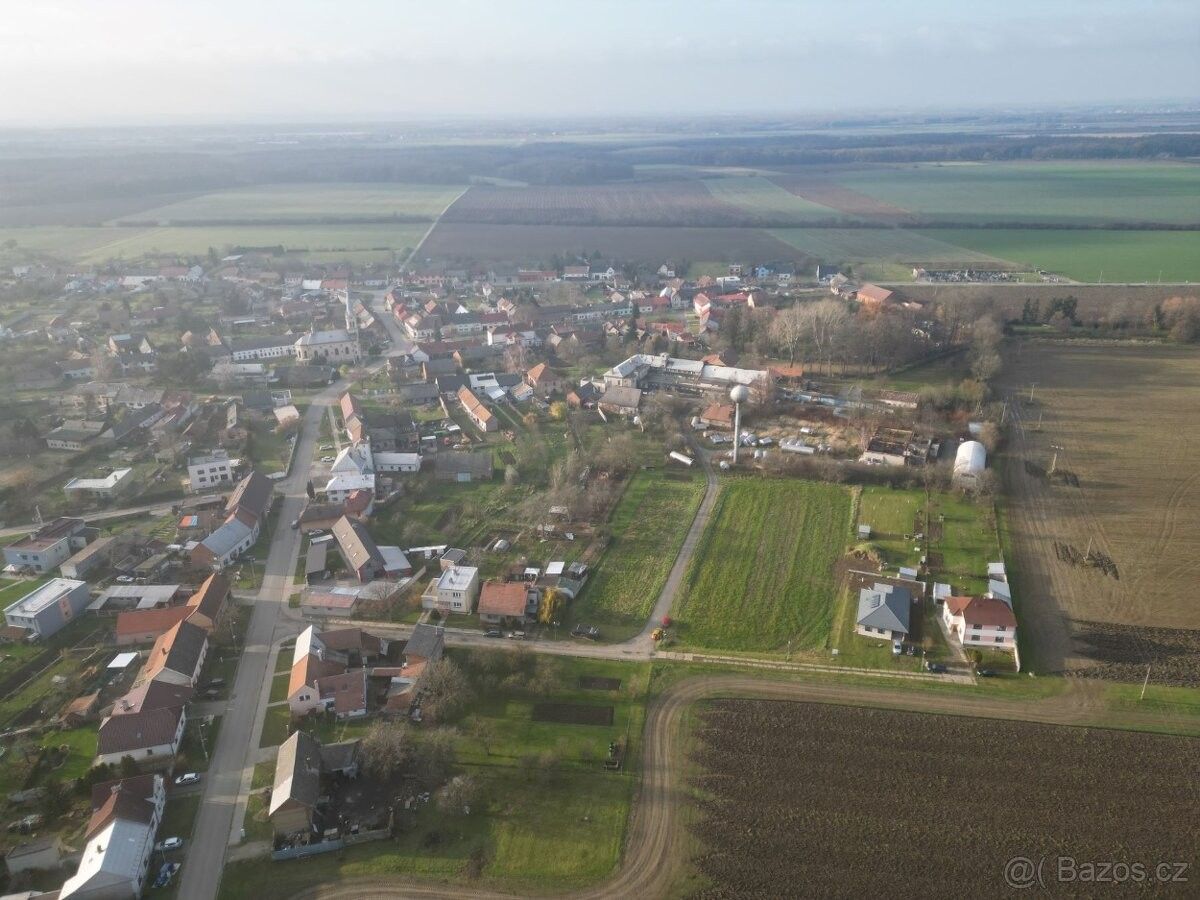 Prodej pozemek pro bydlení - Chropyně, 768 11