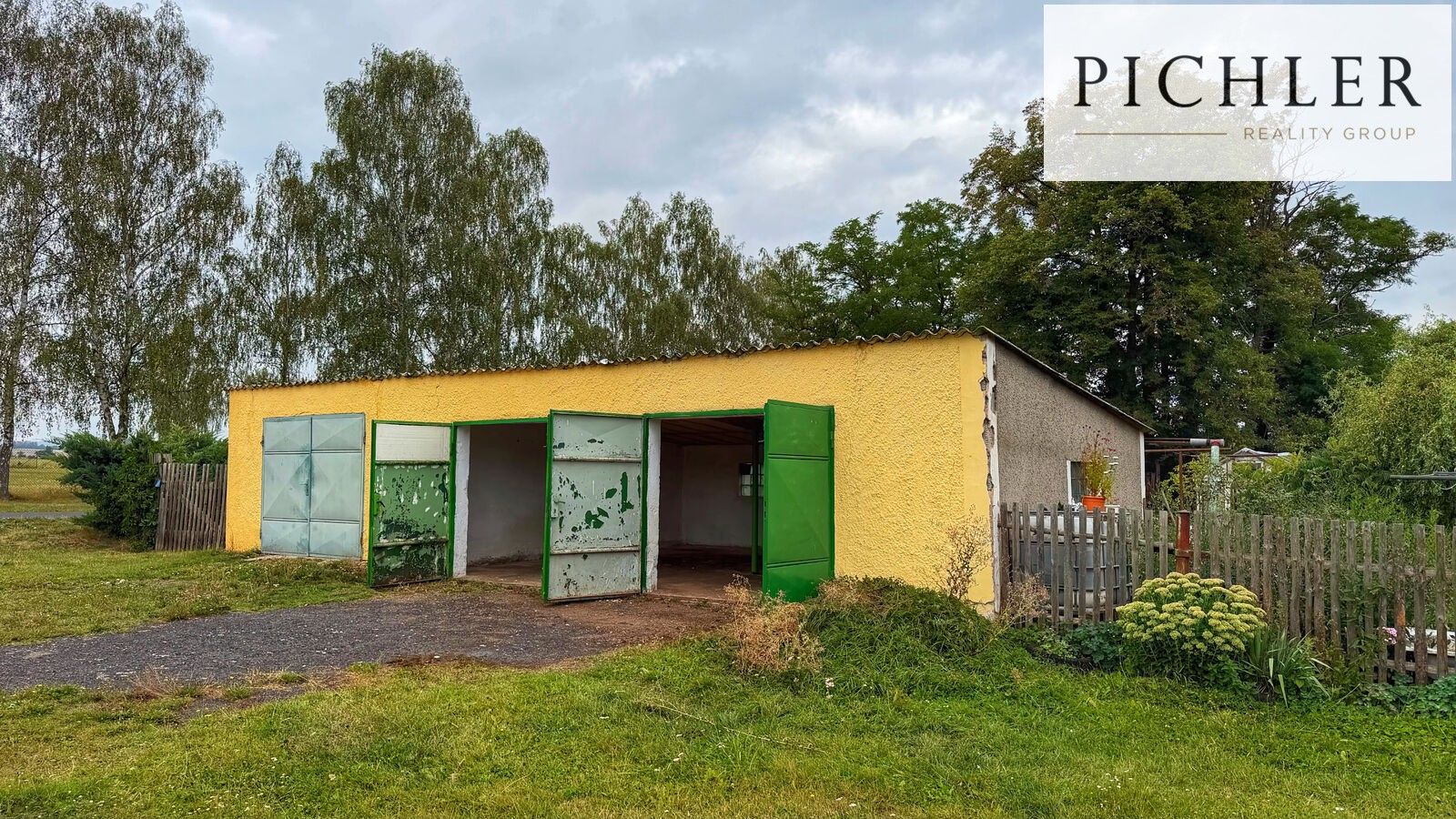 Garáže, Pšov, 47 m² - 2
