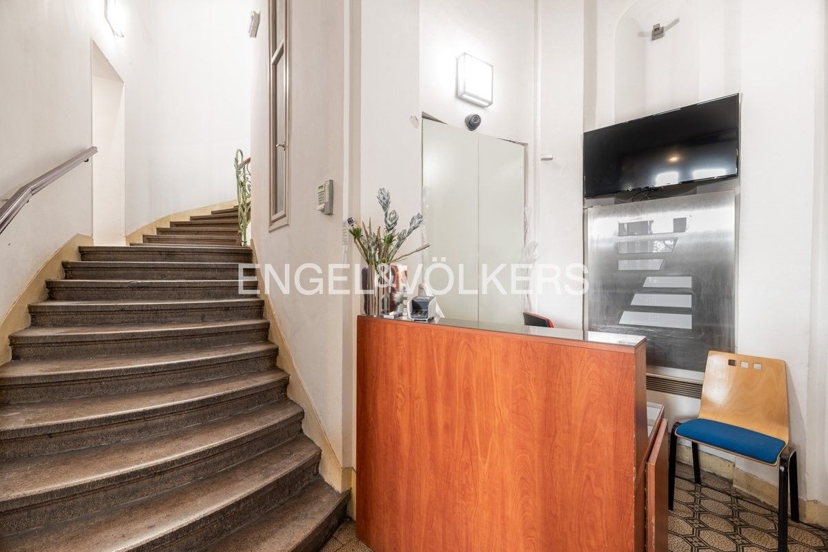 Pronájem kancelář - Spálená, Praha, 169 m²