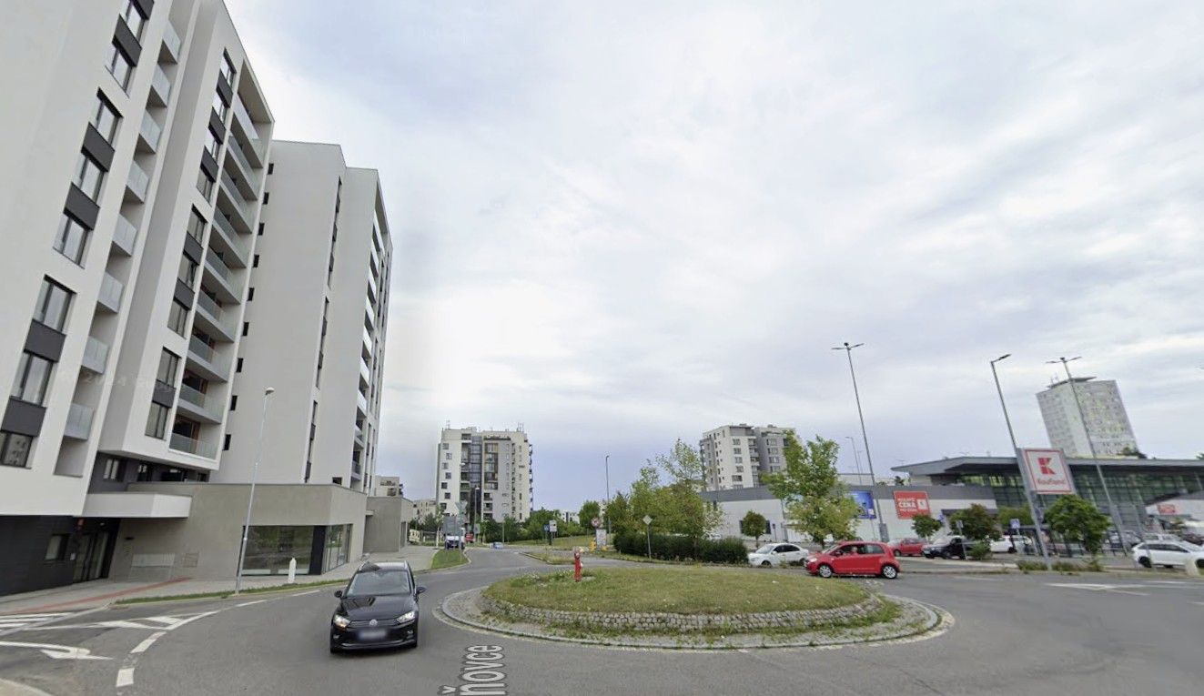 Garáž · 13 m² · V Třešňovce, Praha - Hrdlořezy - 4