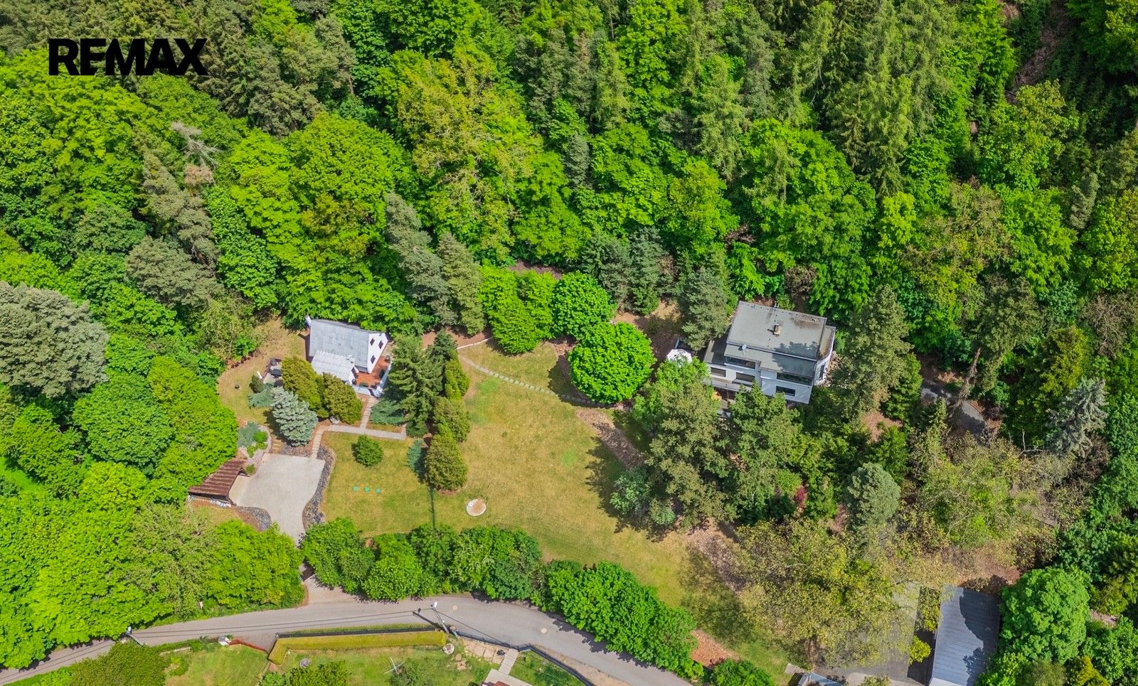 Vily, Pod Plešivcem 235, Jince, 338 m² - 1