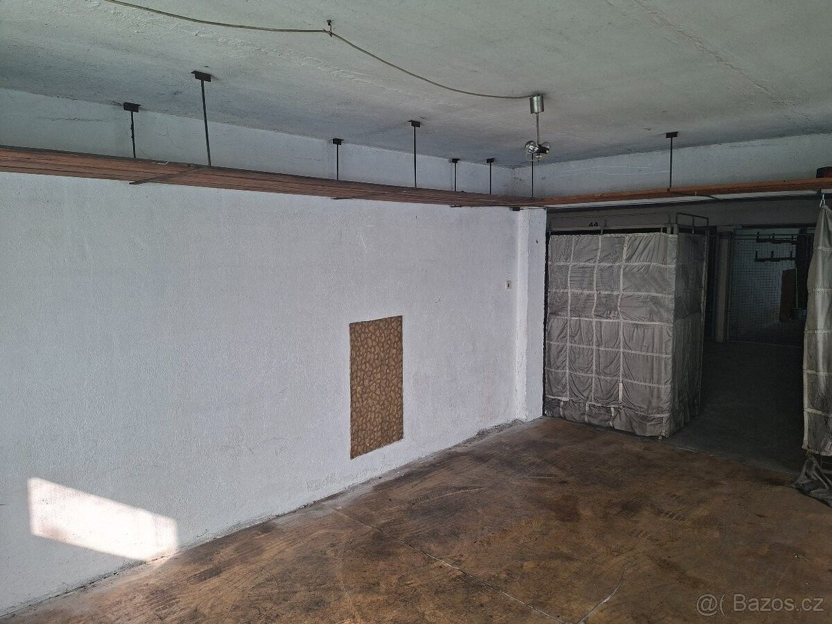 Garáže, Jana Zajíce 953, Pardubice, 17 m² - 2