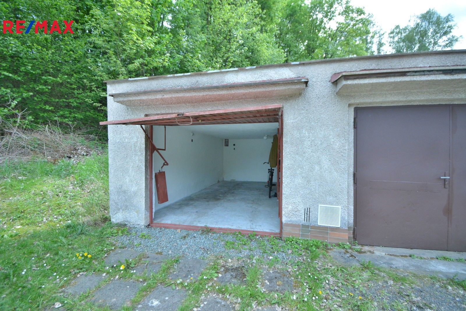 Pronájem garáž - Hronov, 24 m²