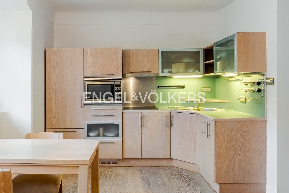 Pronájem byt 2+kk - Újezd 404, Praha, 62 m²