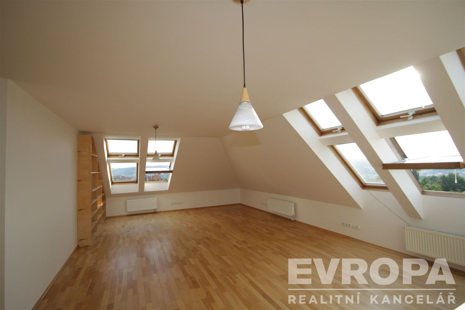 4+kk, U Jedličkova ústavu 1351, Praha, 140 m²