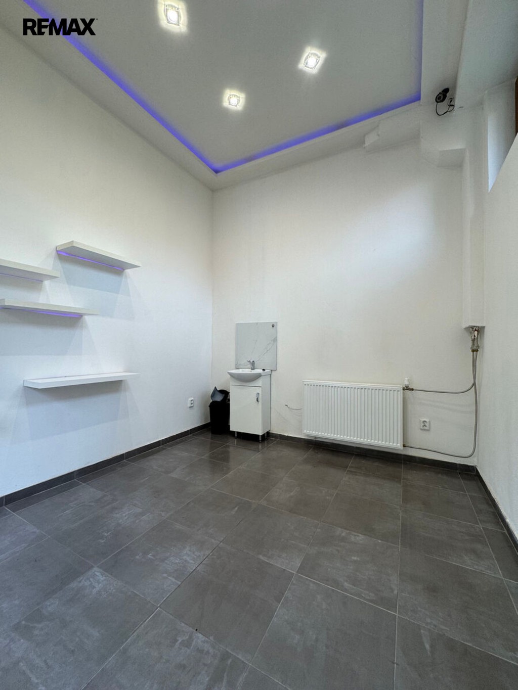 Pronájem obchodní prostory - Stupkova 957, Olomouc Nová Ulice, 11 m² - 2