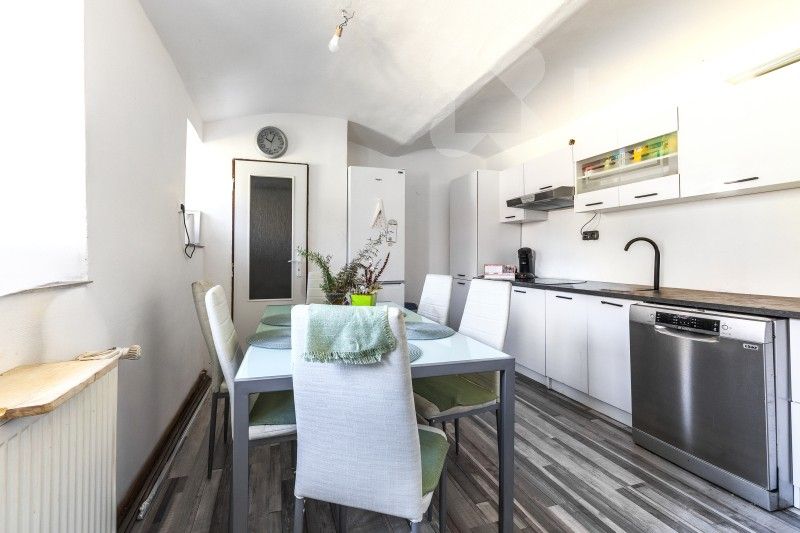 Prodej rodinný dům - Kraselov, 415 m²