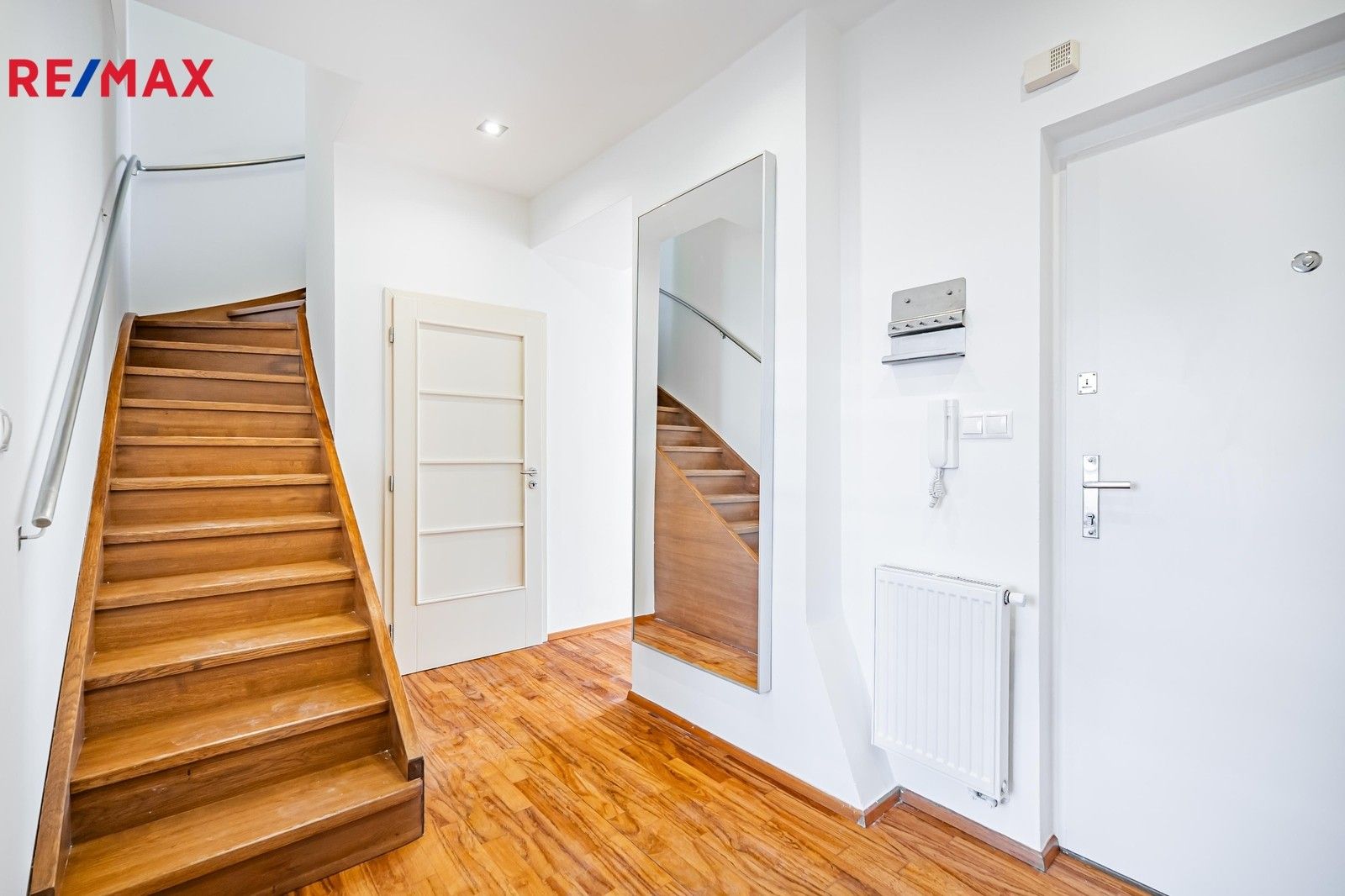 Pronájem byt - Šmeralova 130, Praha, 200 m²