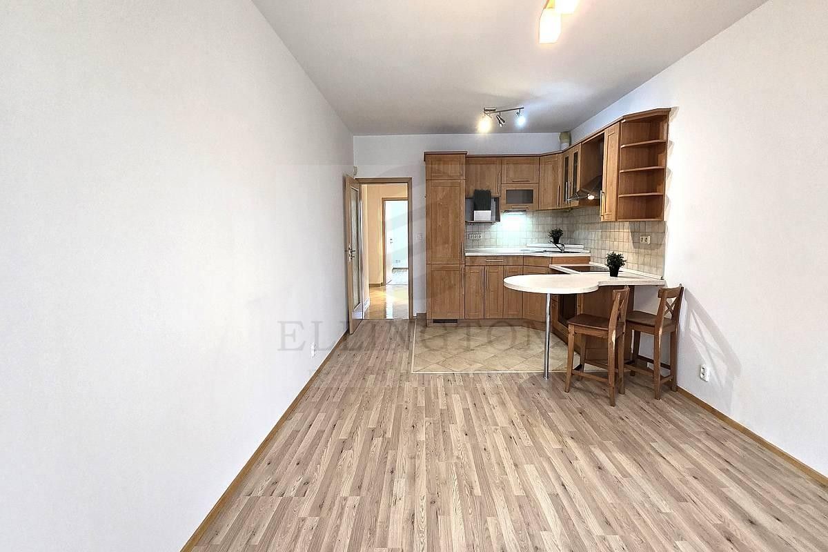 Byt 2+kk · 54 m² · Sazovická, Praha - 3