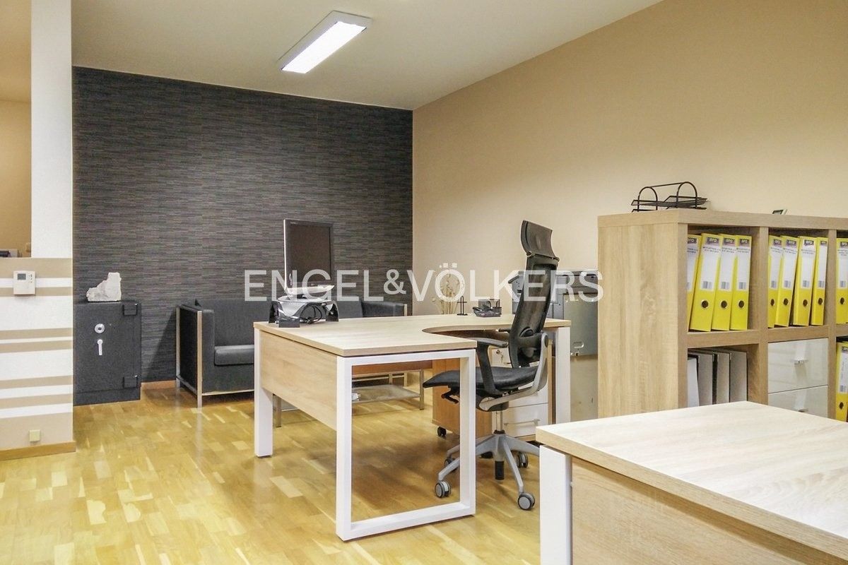 Pronájem kancelář - Korunní, Praha, 68 m²