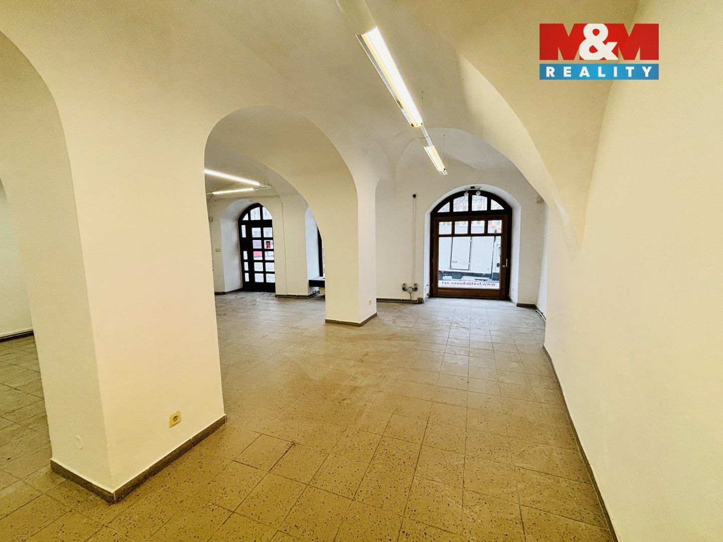 Pronájem obchodní prostory - Masarykovo náměstí, Jihlava, 360 m²