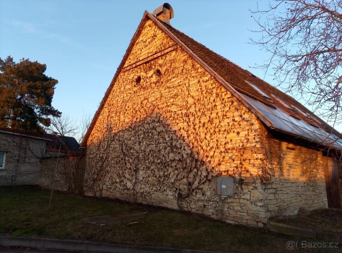 Sklady, Praha, 128 00