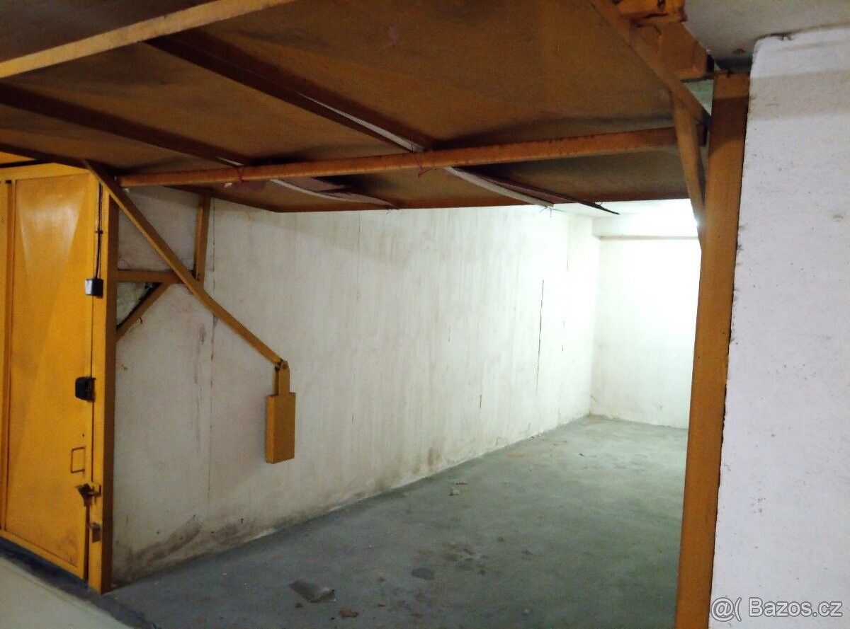 Garáže, Praha, 160 00
