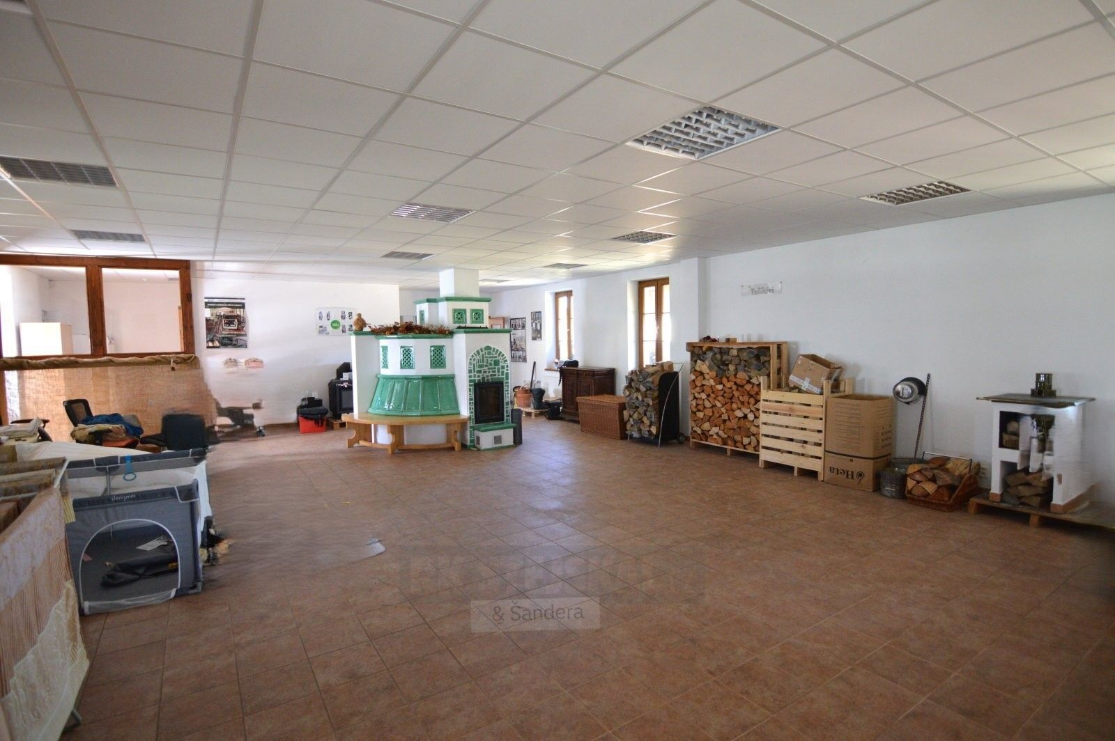 Pronájem obchodní prostory - Přísečná, 126 m²