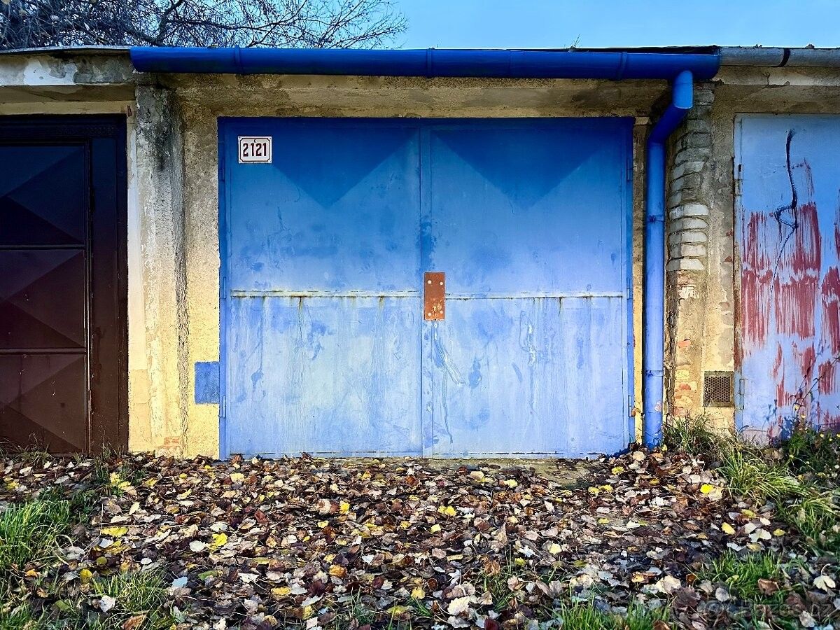 Garáže, Hodonín, 695 01