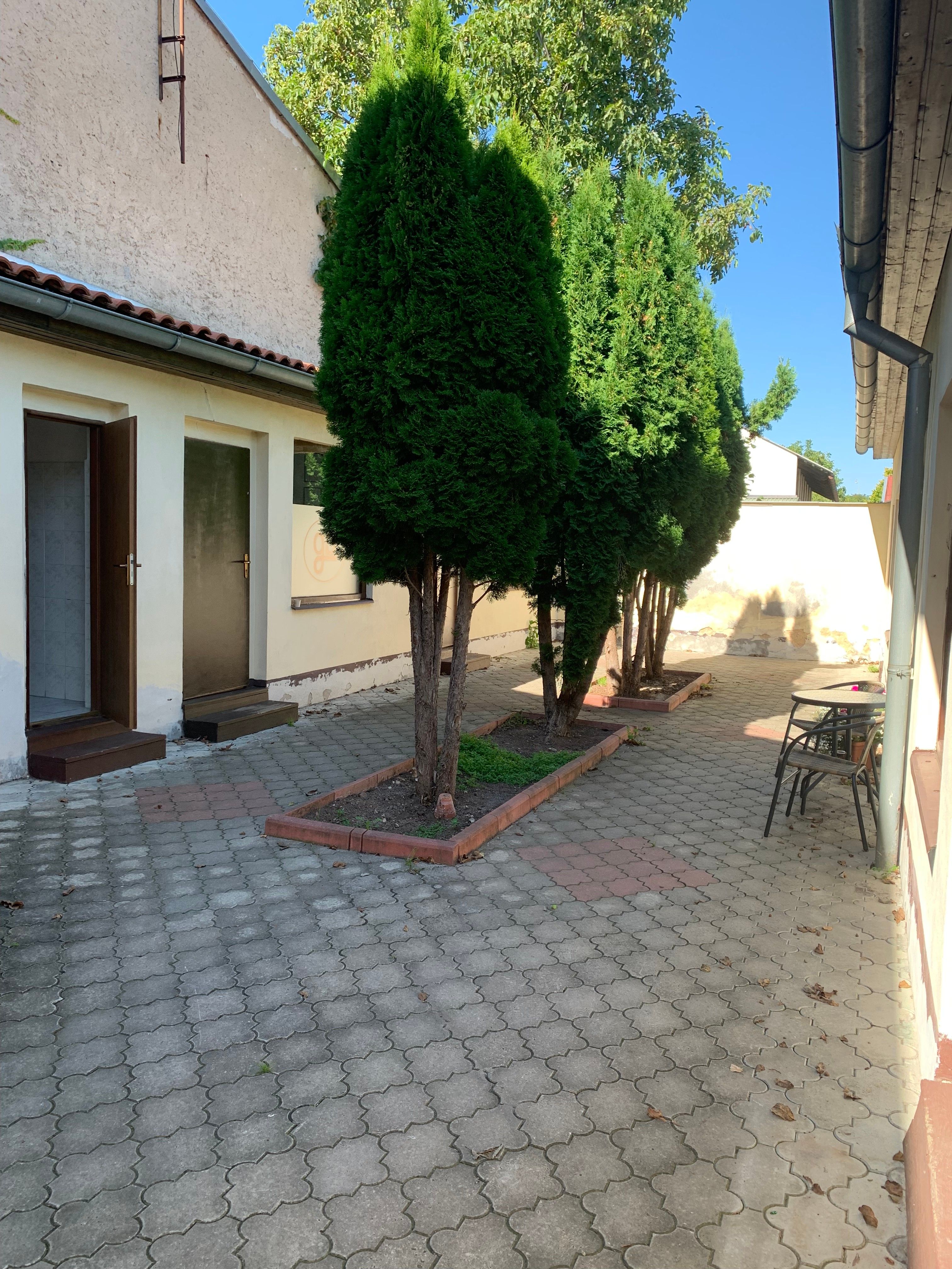 Pronájem obchodní prostory - náměstí Husovo, Český Brod, 33 m²