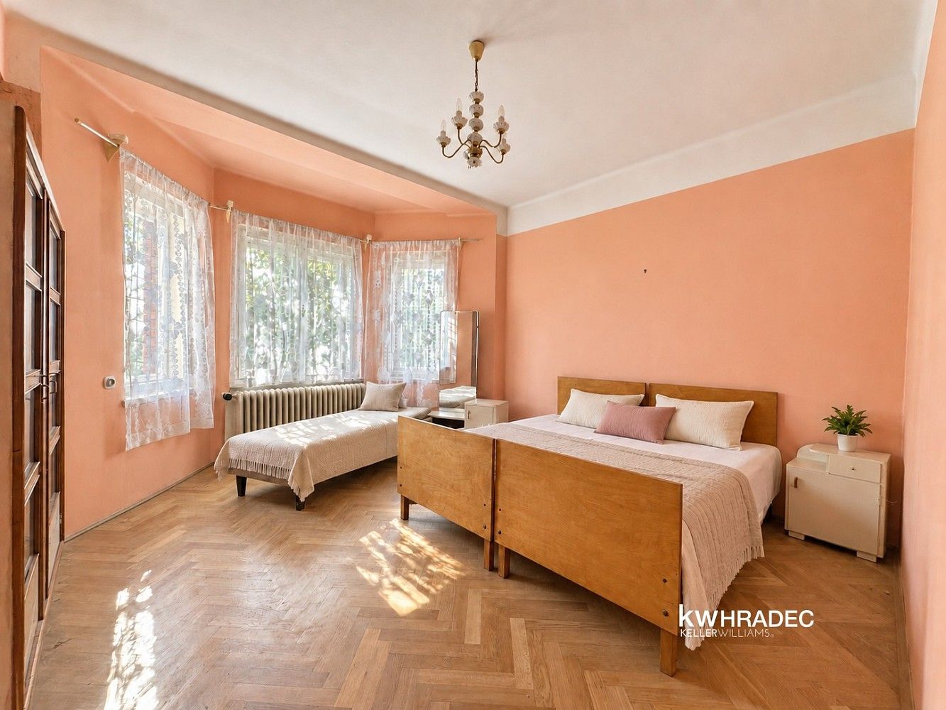 Prodej rodinný dům - Nezvalova, Hradec Králové, 370 m² - 5