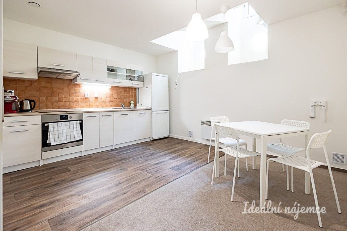 1+kk, Mánesova, Praha, 63 m²