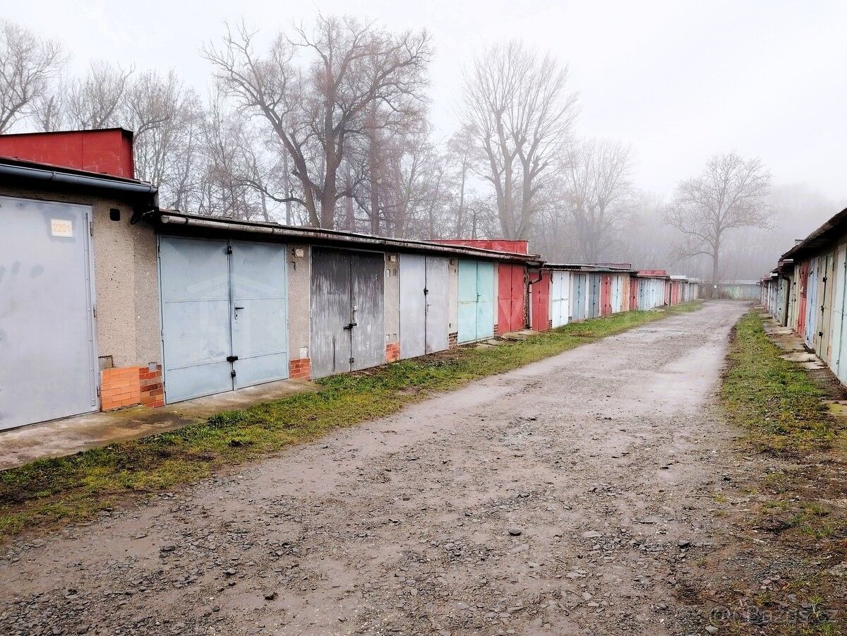 Garáže, Šternberk, 785 01