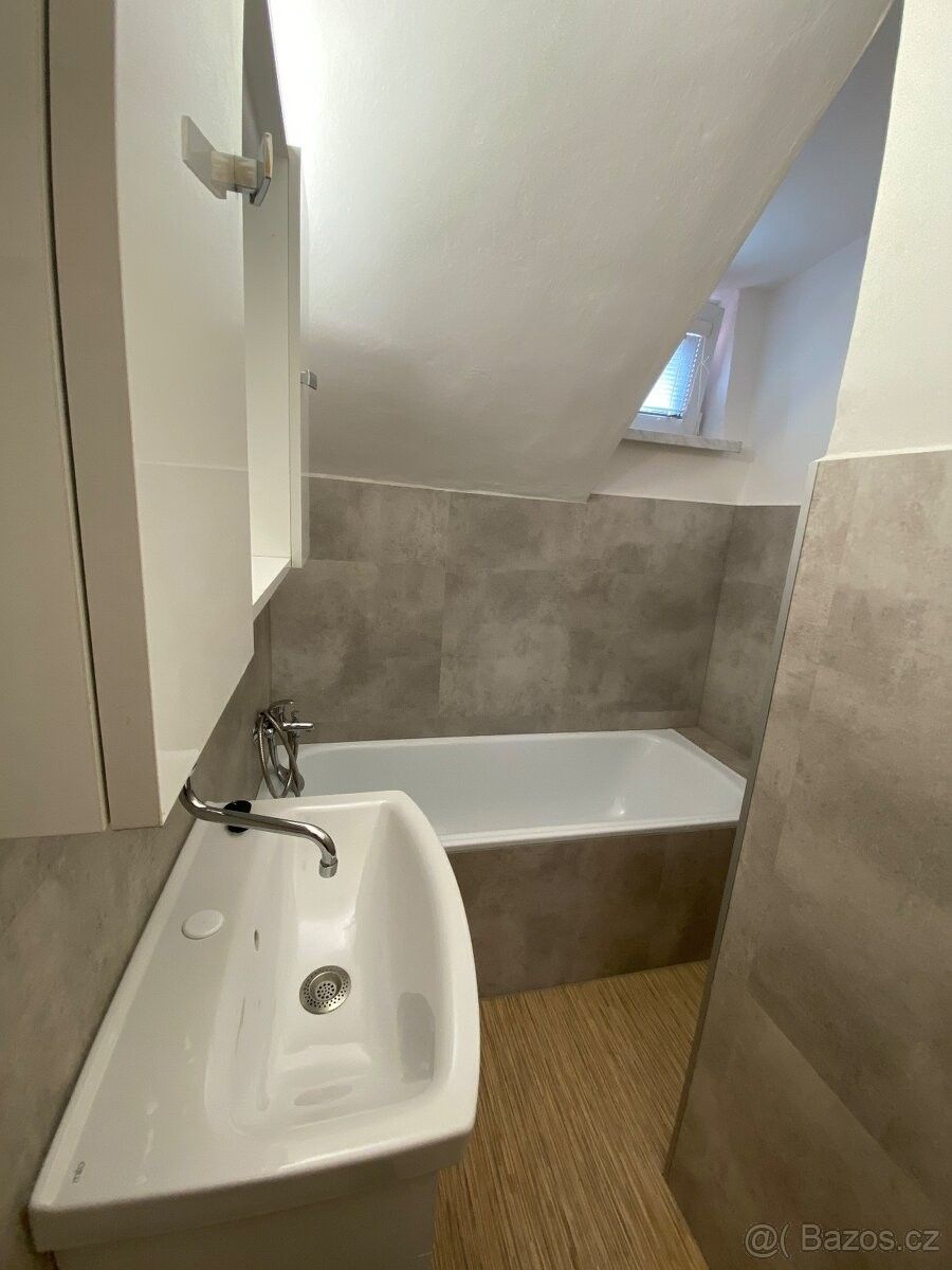 Byt · Huslenky, 756 02 - 4