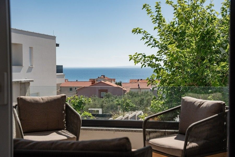 Byty, 987 66, Zahraničí