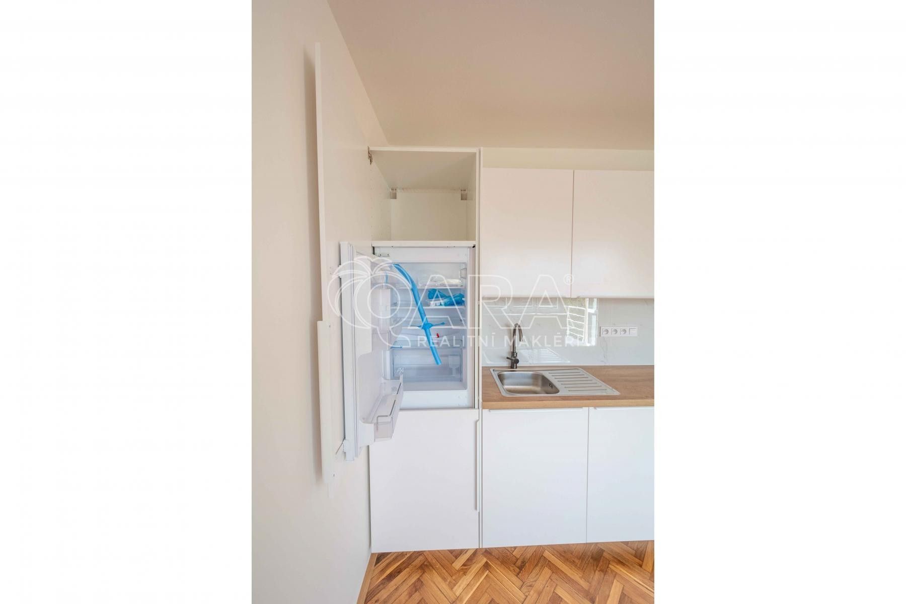 Byt 2+kk · 45 m² · Na Balkáně, Praha - 4