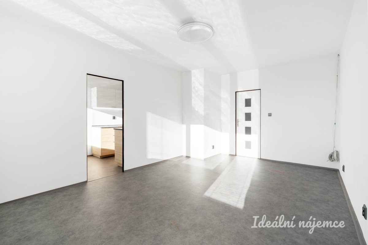 Pronájem byt 3+1 - Malenická, Praha, 70 m²