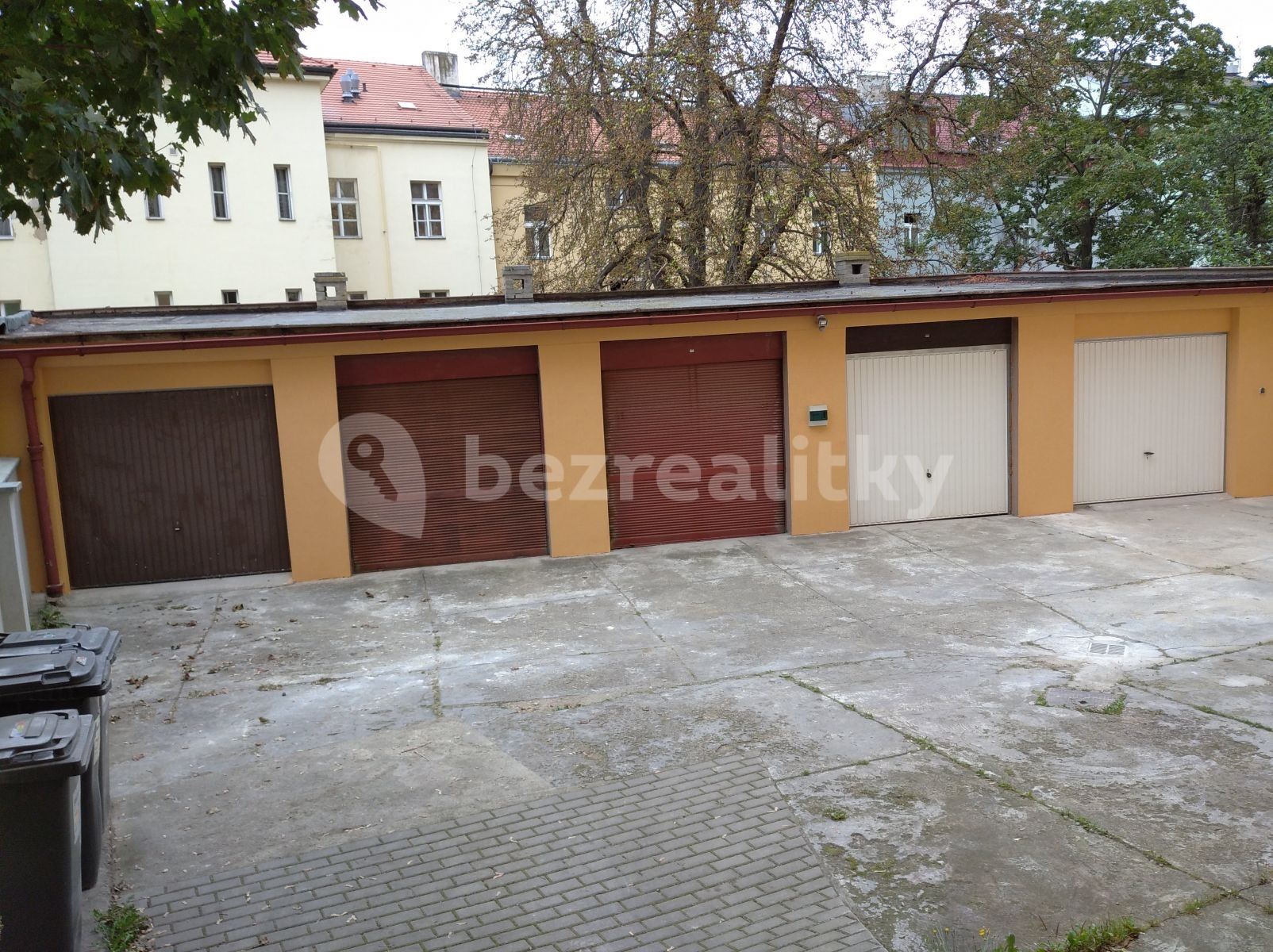 Garáže, Pod vilami, Praha - Nusle, 16 m²