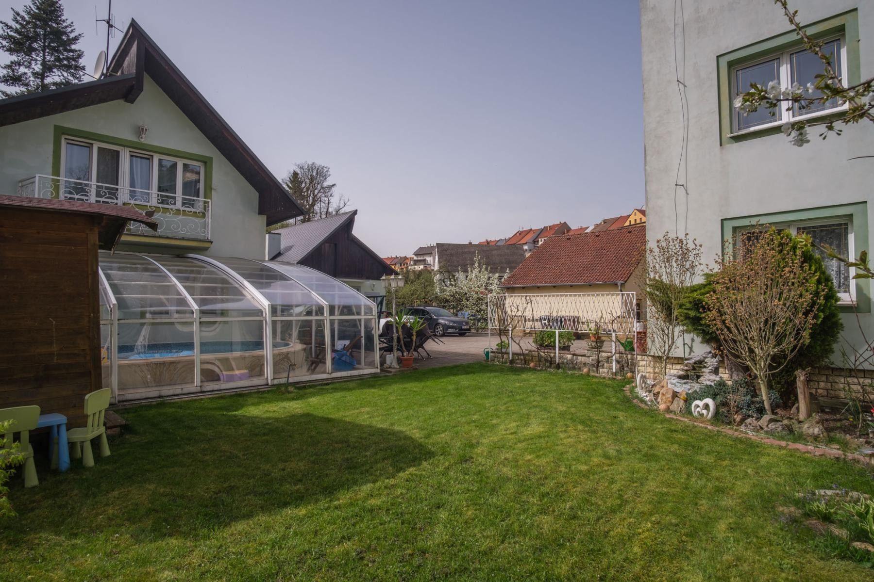 Prodej dům - Údolní, Úštěk, 440 m²