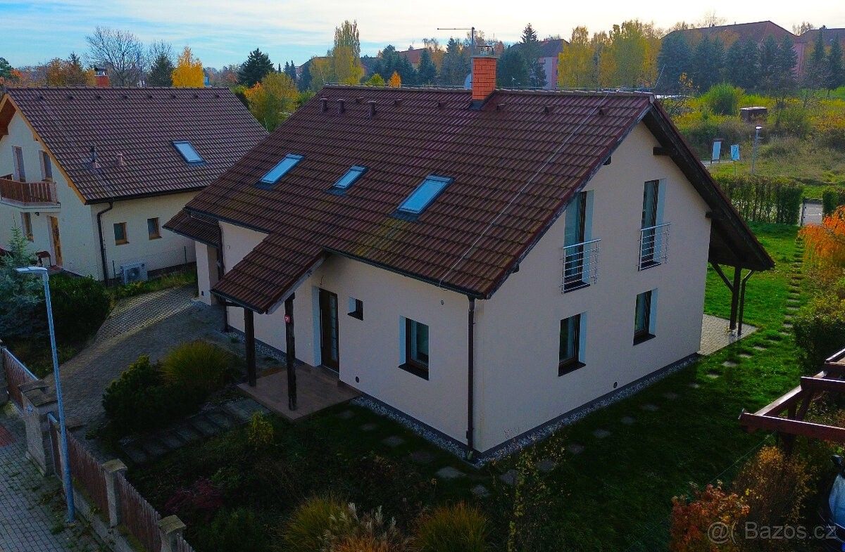 Pronájem rodinný dům - Stochov, 273 03