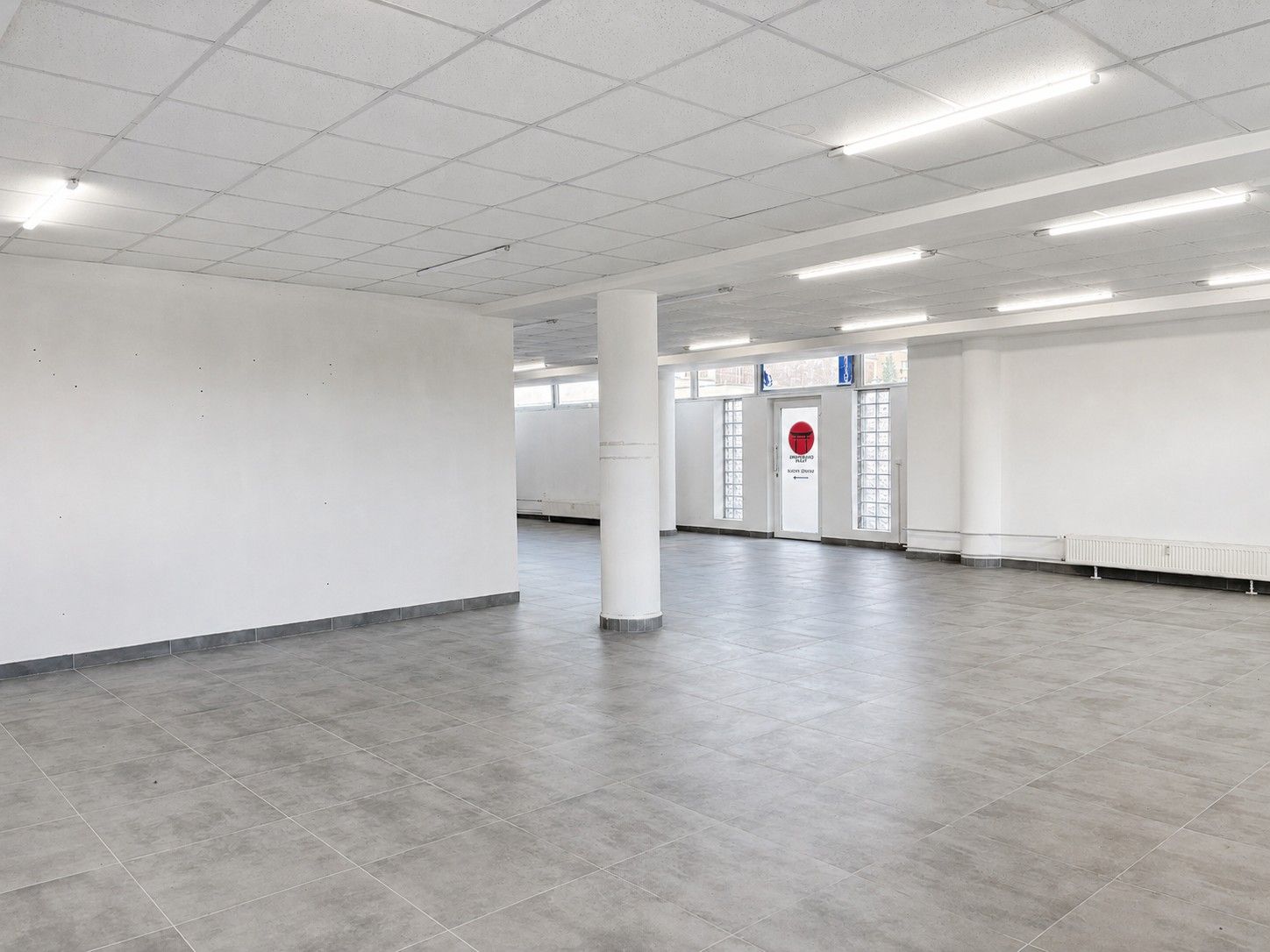 Pronájem obchodní prostory - náměstí ČSM 695, Chodov, 260 m² - 5